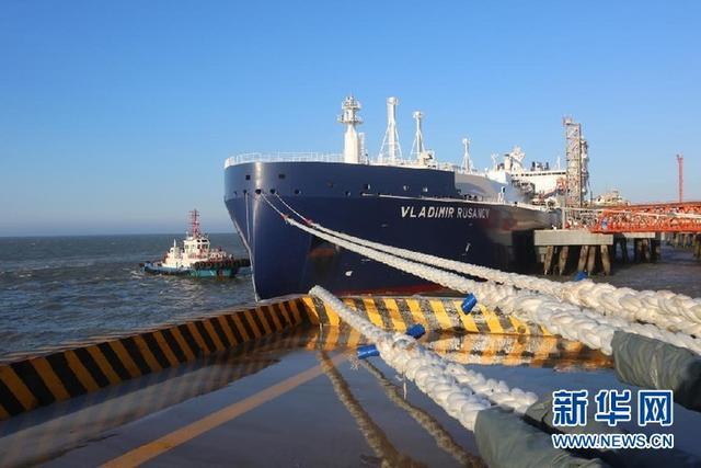 中国首船亚马尔LNG经北极东北航道运抵江苏如东接收站
