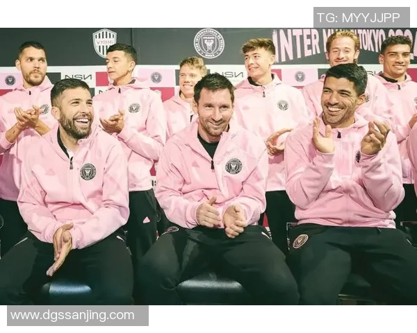 足球巨星的日常:从晨跑到晚宴,揭秘球员的一天生活全纪录 足球巨星的日常:从晨跑到晚宴,揭秘球员的一天生活全纪录