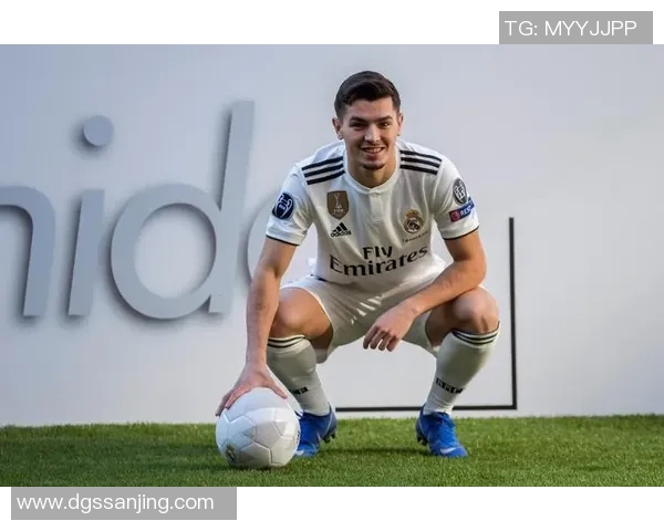 足球球星展现个性舞蹈风采轻松愉快的足球场外魅力瞬间 足球球星展现个性舞蹈风采轻松愉快的足球场外魅力瞬间