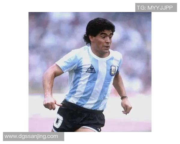 真正的四号足球球星是谁揭秘 你不知道的四号球员背后故事 真正的四号足球球星是谁揭秘 你不知道的四号球员背后故事