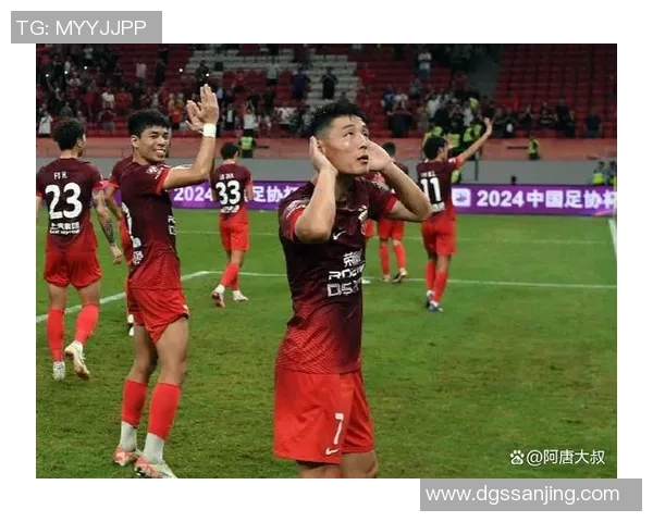 温暖瞬间感动球迷高清足球球星笑容集锦展现他们的真实魅力 温暖瞬间感动球迷高清足球球星笑容集锦展现他们的真实魅力